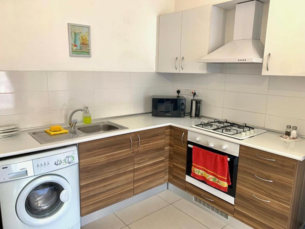 Beautiful & Quiet Two-Bedroom Apartment With Private Garden Lukomorye C1 Kyrenia  Bagian luar foto