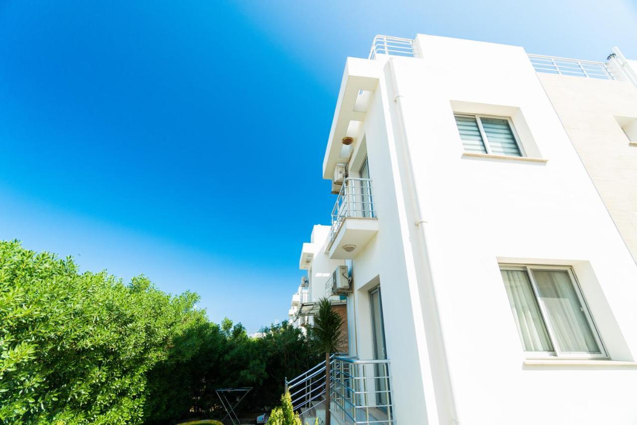 Beautiful & Quiet Two-Bedroom Apartment With Private Garden Lukomorye C1 Kyrenia  Bagian luar foto